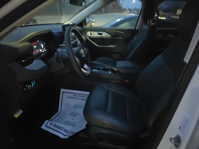 Used 2025 Ford Explorer Active w/ Active Comfort Package image 2