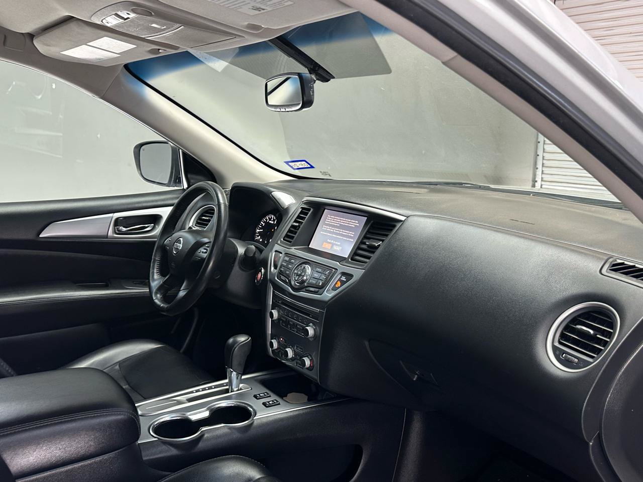 Used 2019 Nissan Pathfinder SL FWD image 10