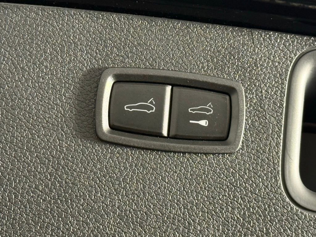 New 2026 Porsche Macan image 19