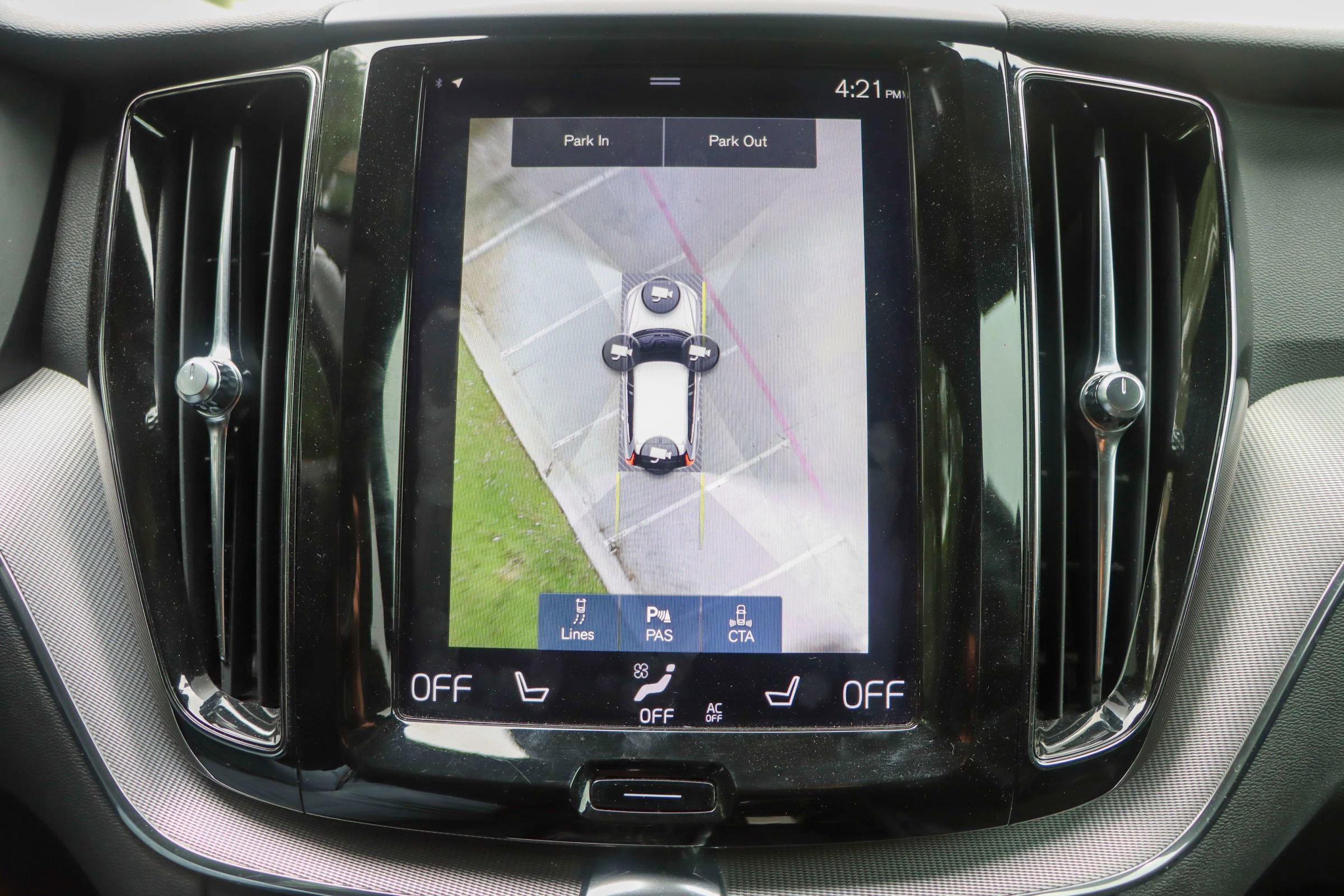 Used 2018 Volvo XC60 T6 R-Design w/ Convenience Package image 42