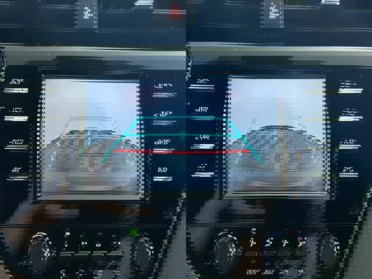 Used 2019 Toyota Camry LE image 29