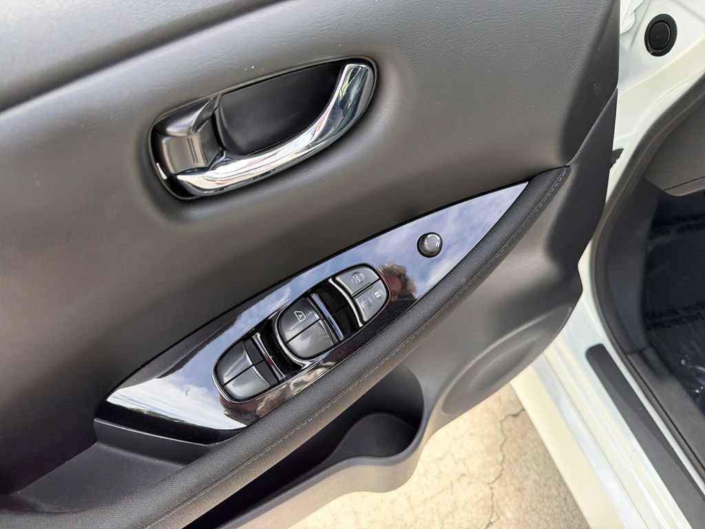 Used 2022 Nissan Leaf SV FWD image 18