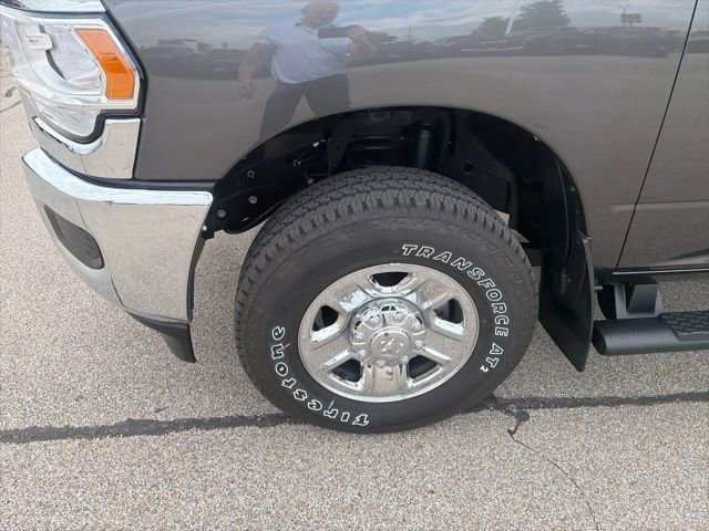 Used 2024 RAM 2500 Tradesman w/ Chrome Appearance Group AWD/4WD image 4