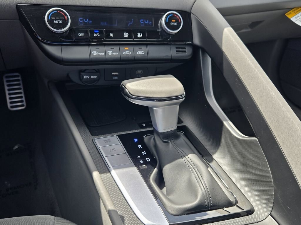 Certified 2025 Hyundai Elantra Sport image 17