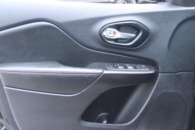 Used 2022 Jeep Cherokee Trailhawk AWD/4WD image 11