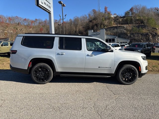 New 2025 Jeep Wagoneer L Series II w/ Convenience Group I image 2