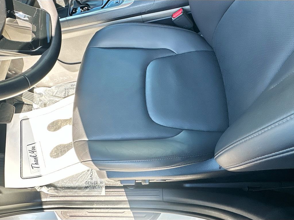 Used 2025 Kia Carnival EX FWD image 19