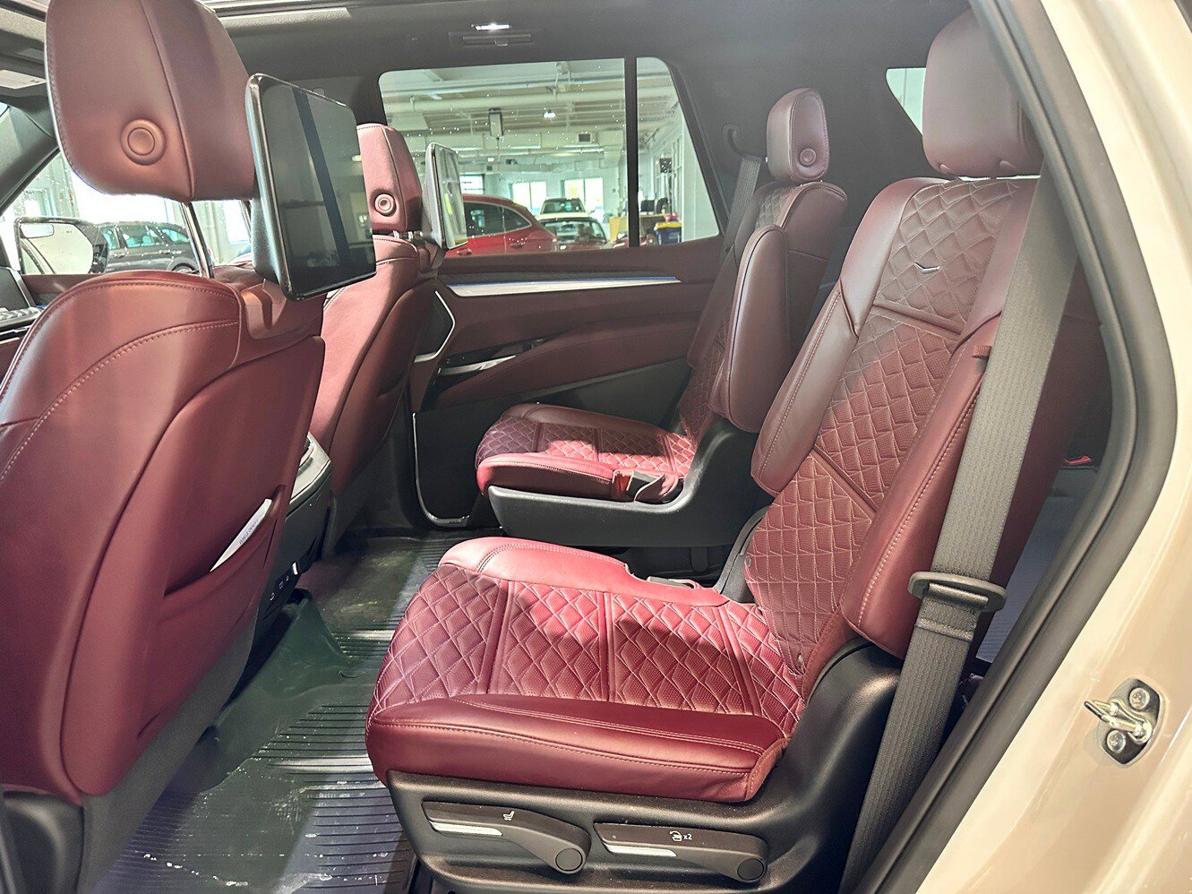 Used 2025 Cadillac Escalade Sport w/ LPO, ONYX Package image 15