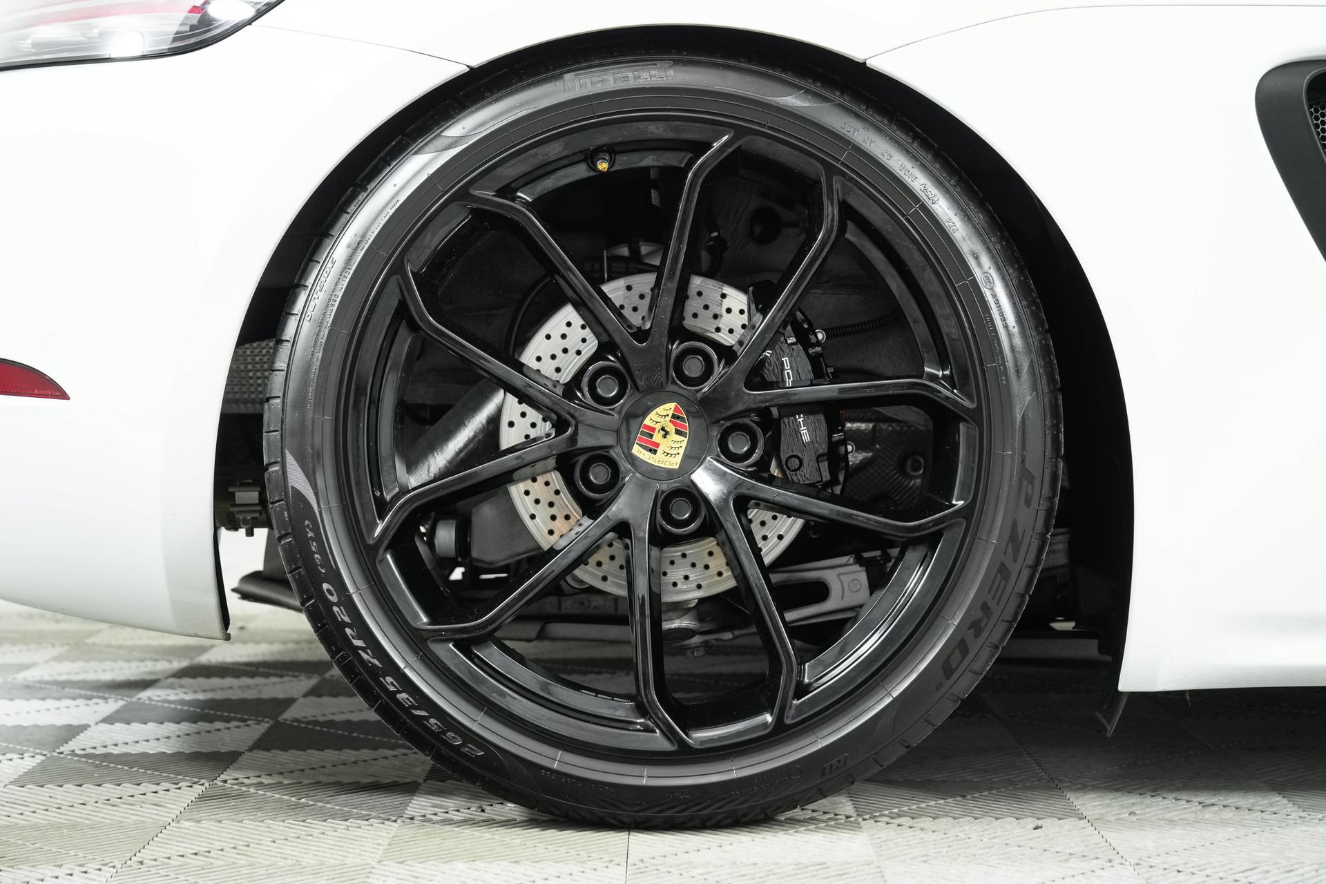 Used 2025 Porsche 718 Cayman RWD image 33