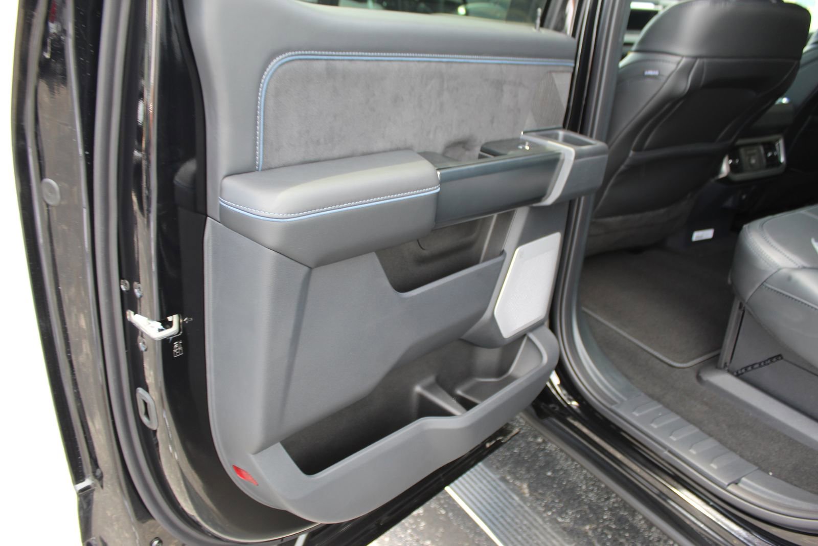 New 2025 Ford F250 Platinum image 17