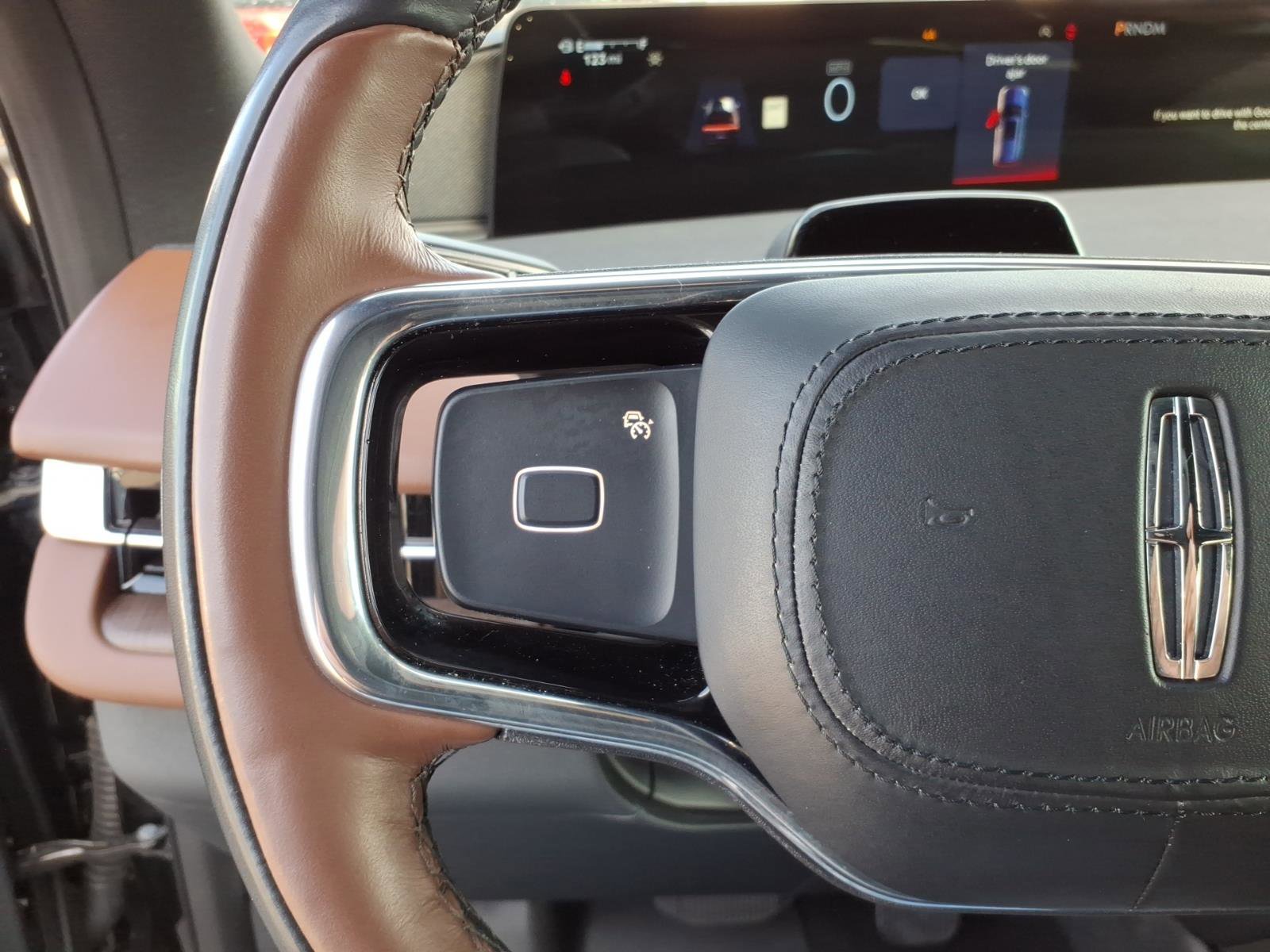 Used 2025 Lincoln Navigator L Reserve image 16