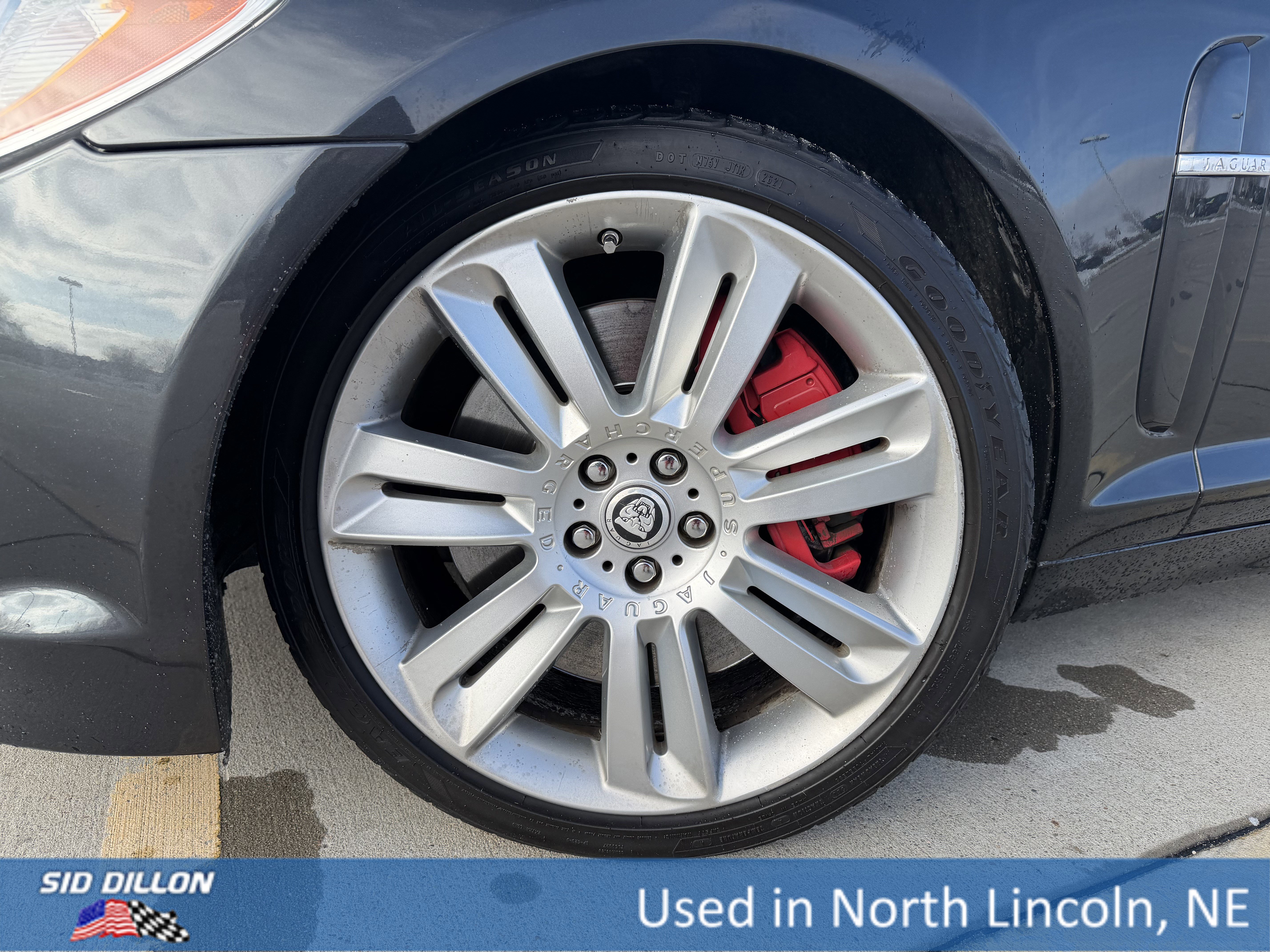 Used 2011 Jaguar XF R image 9