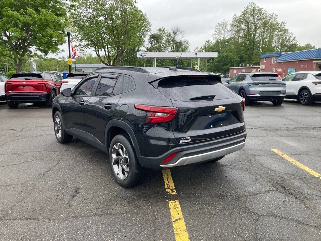 Used 2025 Chevrolet Trax LT FWD image 20