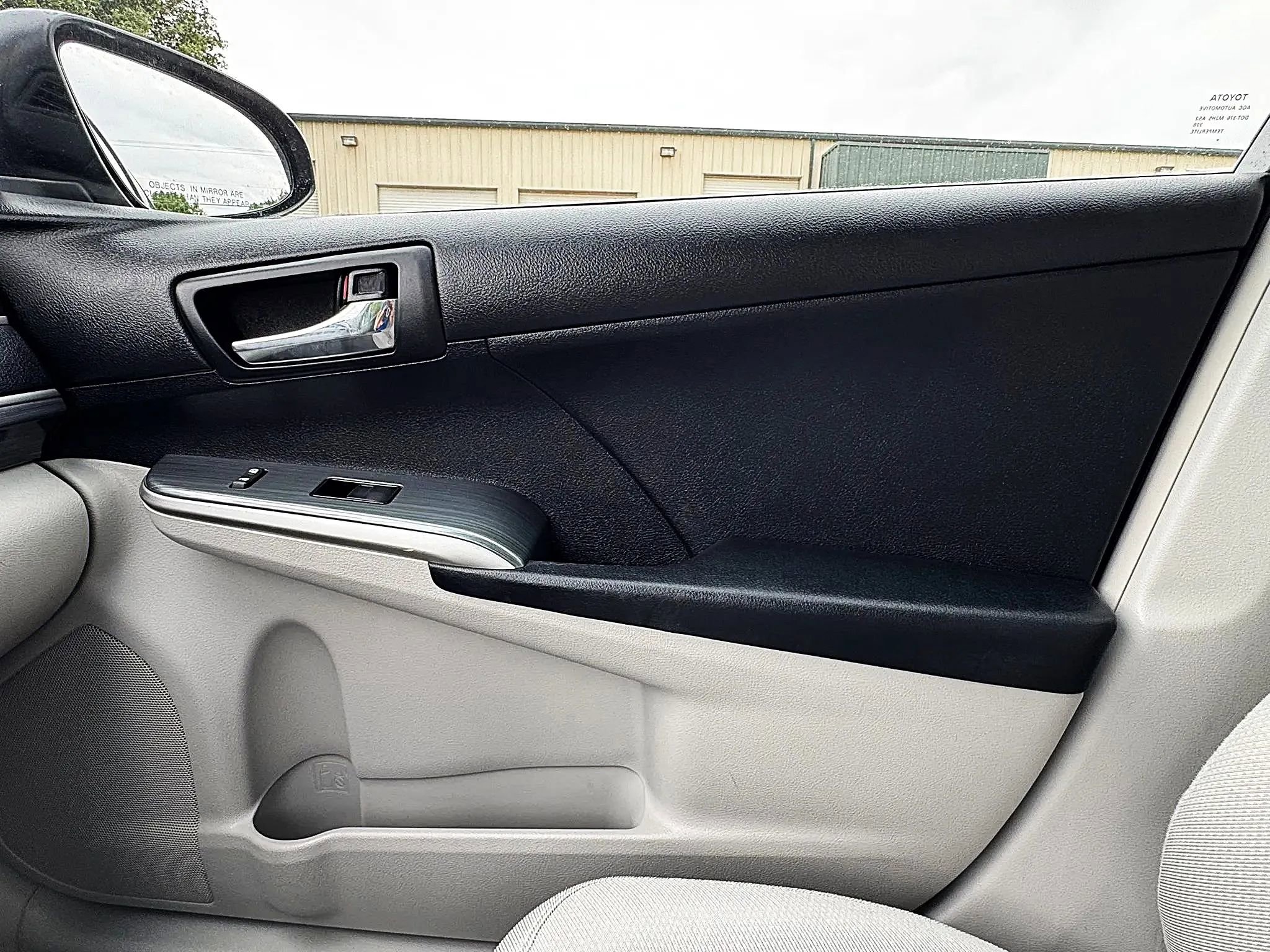 Used 2012 Toyota Camry LE FWD image 31