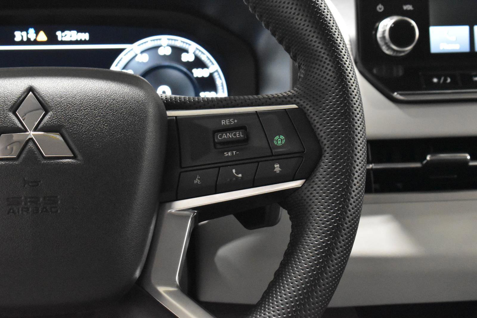 Used 2023 Mitsubishi Outlander SEL image 9