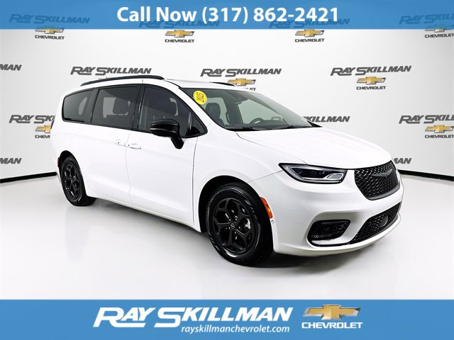 Used 2025 Chrysler Pacifica Premium image 1