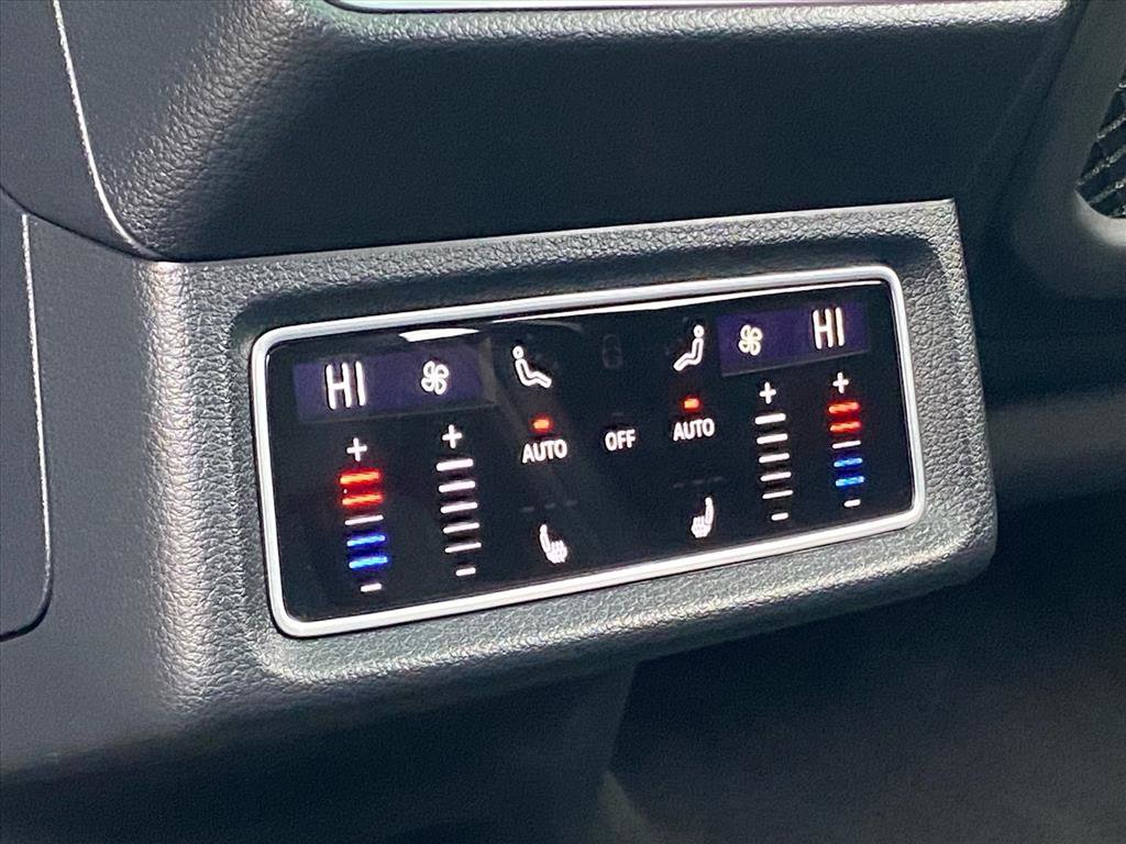 Used 2024 Audi Q8 e-tron Premium Plus w/ Premium Plus Package image 23