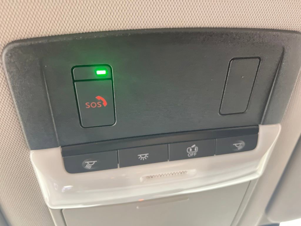 Used 2022 Nissan Pathfinder SV image 24