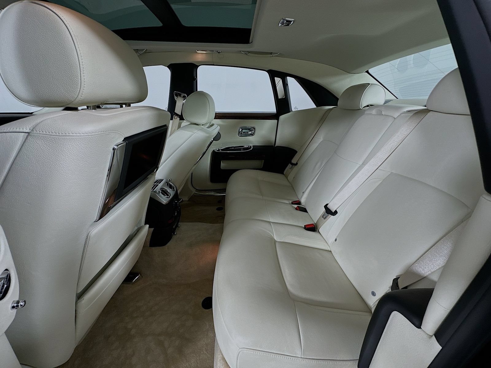 Used 2010 Rolls-Royce Ghost RWD image 39