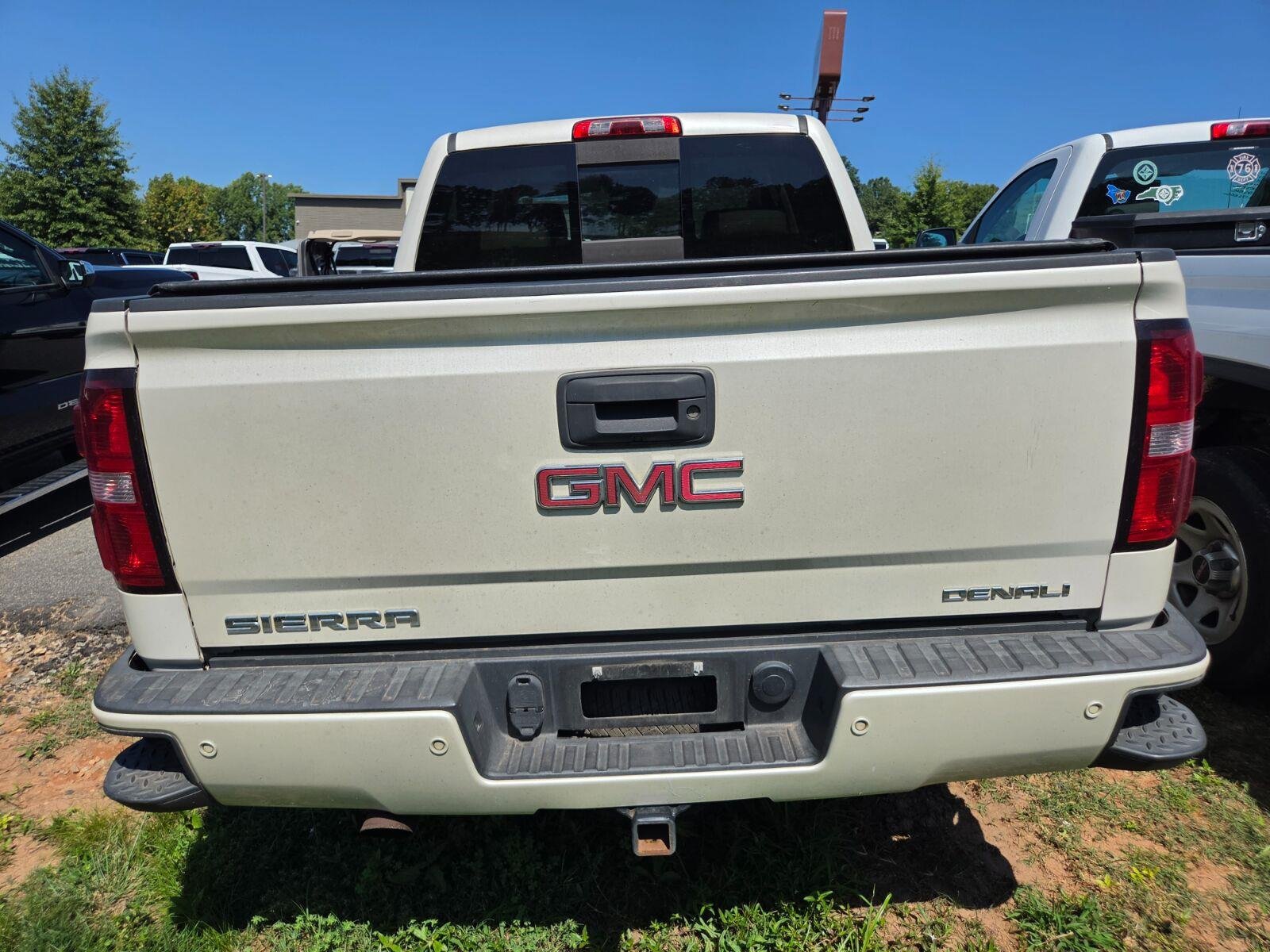 Used 2015 GMC Sierra 1500 Denali w/ Driver Alert Package AWD/4WD image 8