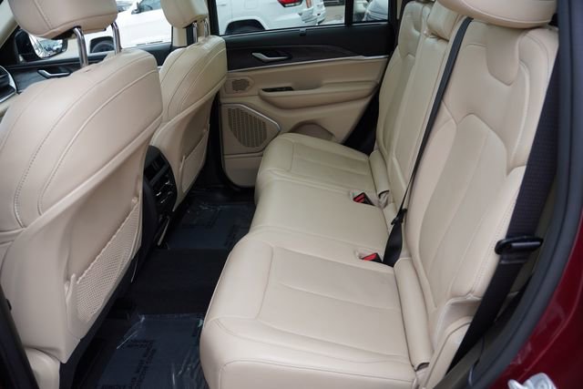 Certified 2022 Jeep Grand Cherokee Limited w/ Luxury Tech Group II image 17