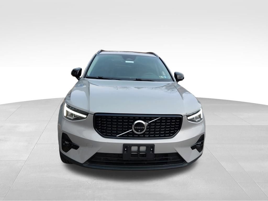 Used 2024 Volvo XC40 B5 Plus image 6