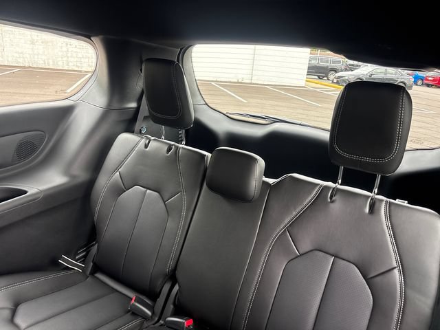 New 2027 Chrysler Pacifica Select w/ Family Tech Group FWD image 9