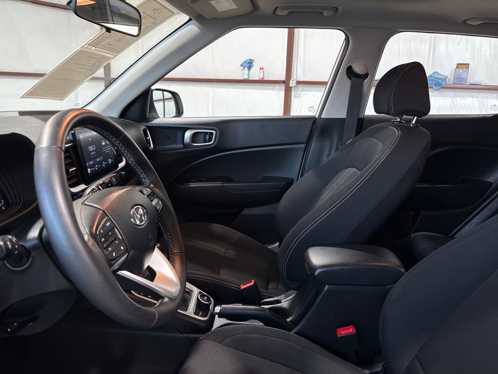 Used 2025 Hyundai Venue SEL image 10