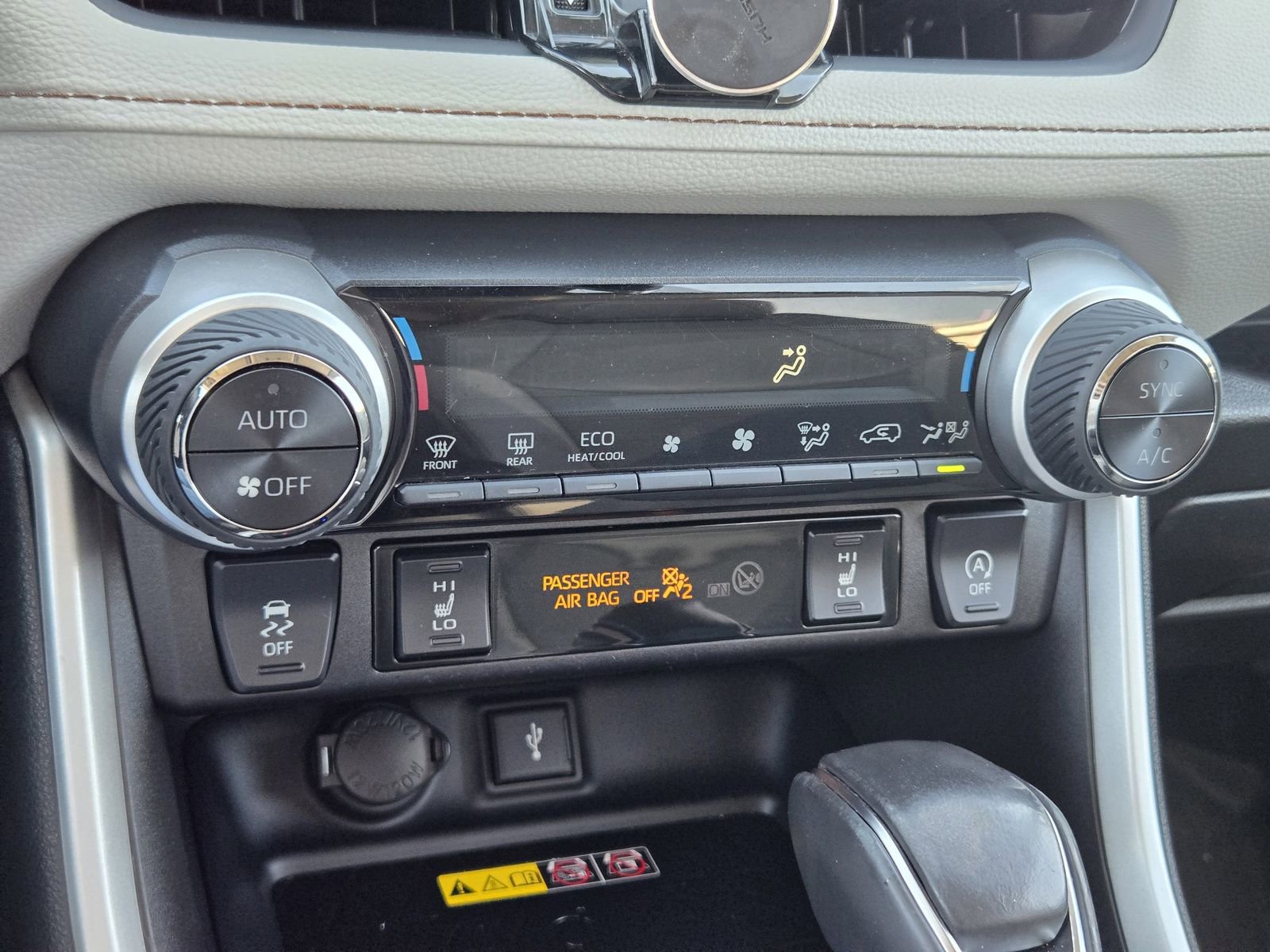 Used 2022 Toyota RAV4 XLE Premium image 22