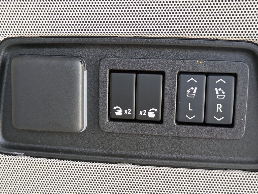 Certified 2024 Cadillac Escalade ESV Premium Luxury Platinum w/ Heavy-Duty Trailer Package image 24