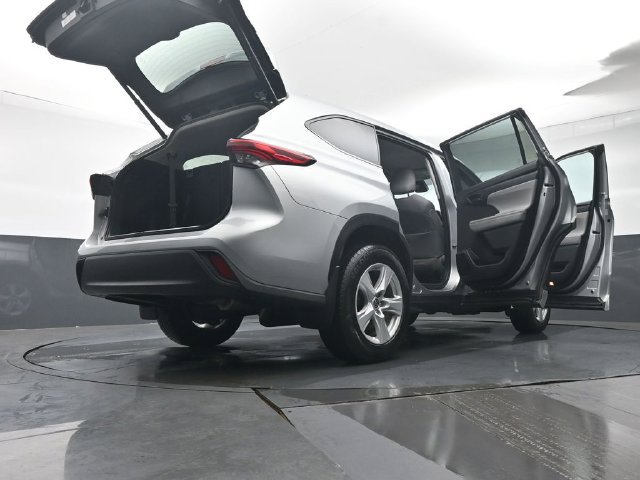Used 2022 Toyota Highlander LE AWD/4WD image 51