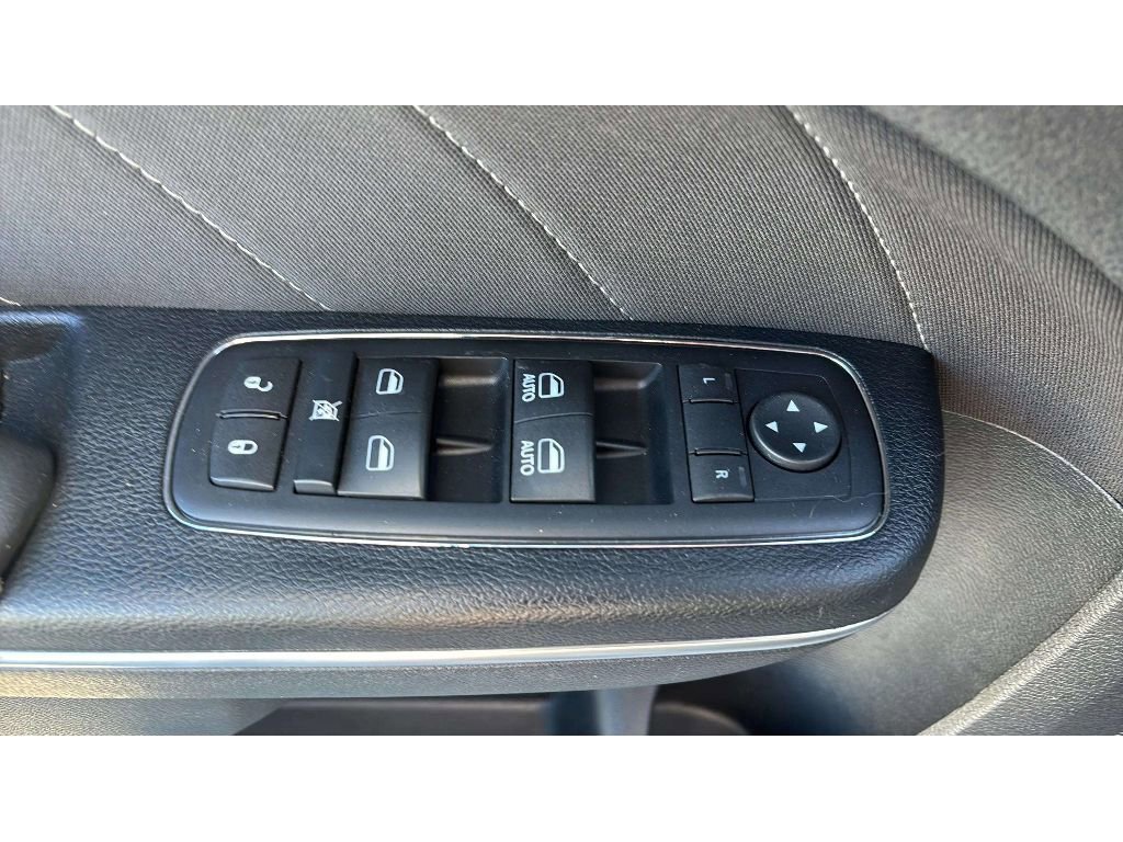 Used 2016 Dodge Charger SXT w/ Navigation & Travel Group image 18