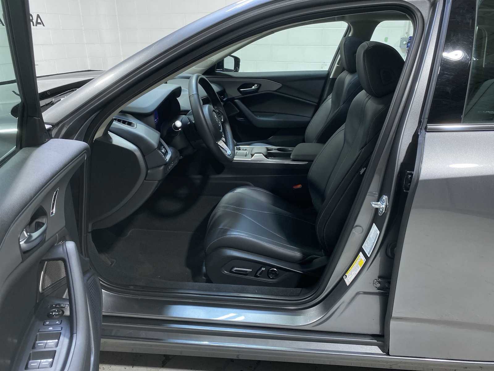 Certified 2025 Acura TLX w/ Technology Package image 2