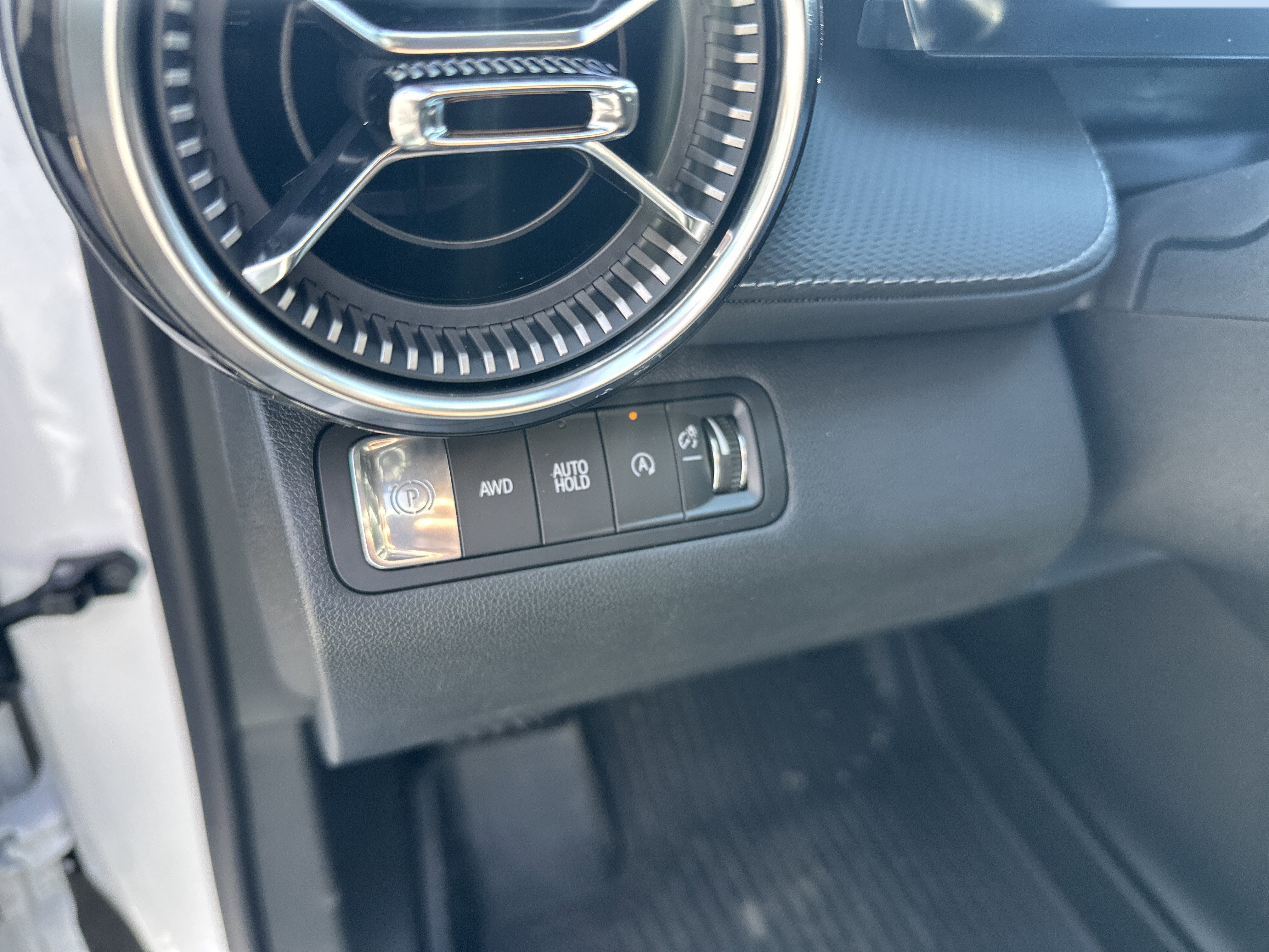 New 2026 Chevrolet Equinox LT w/ Convenience Package II image 9