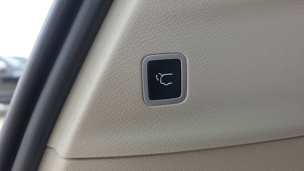 Certified 2022 Chrysler Pacifica Limited FWD image 19