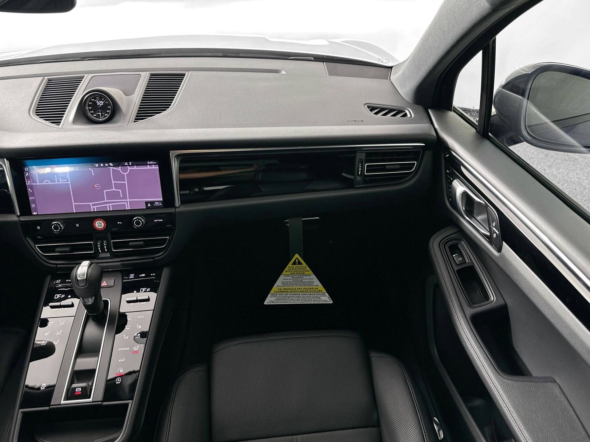 Certified 2026 Porsche Macan image 31