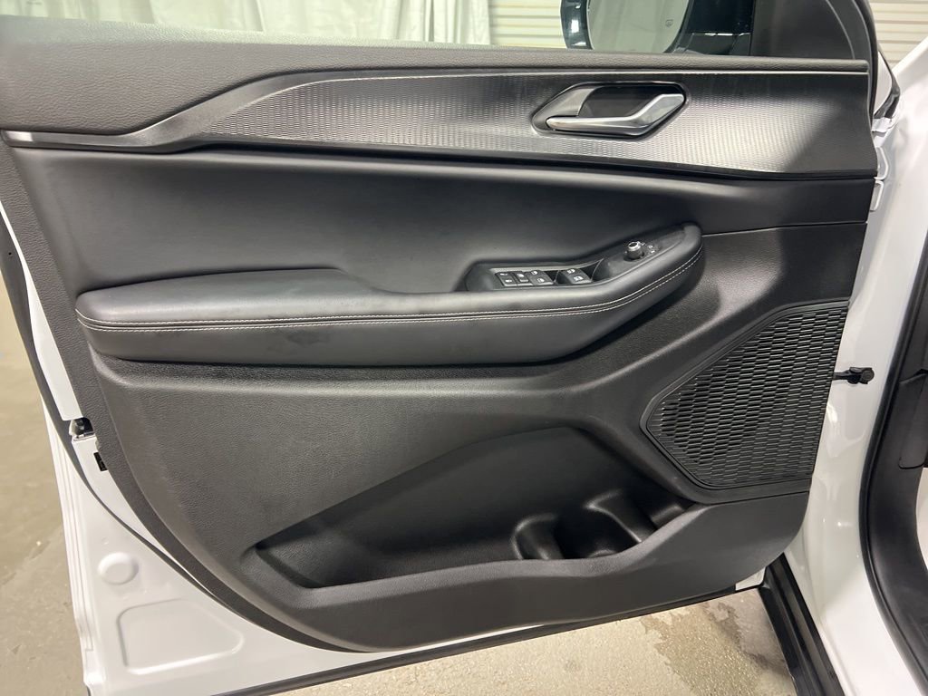 Used 2025 Jeep Grand Cherokee Altitude image 22