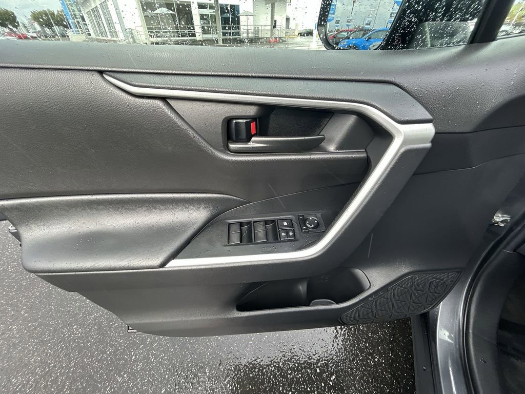 Used 2020 Toyota RAV4 LE image 13
