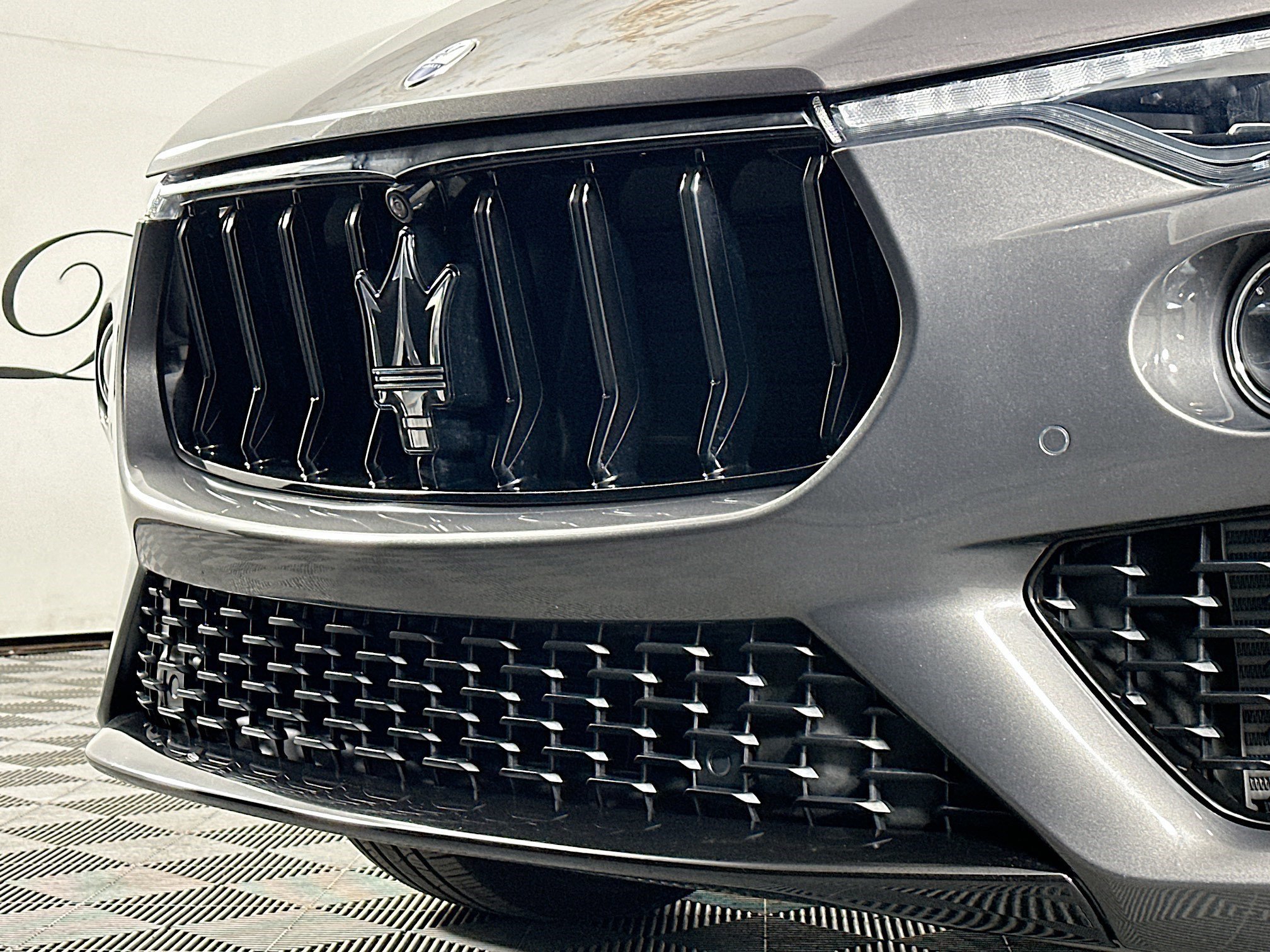 Used 2023 Maserati Levante Modena image 34