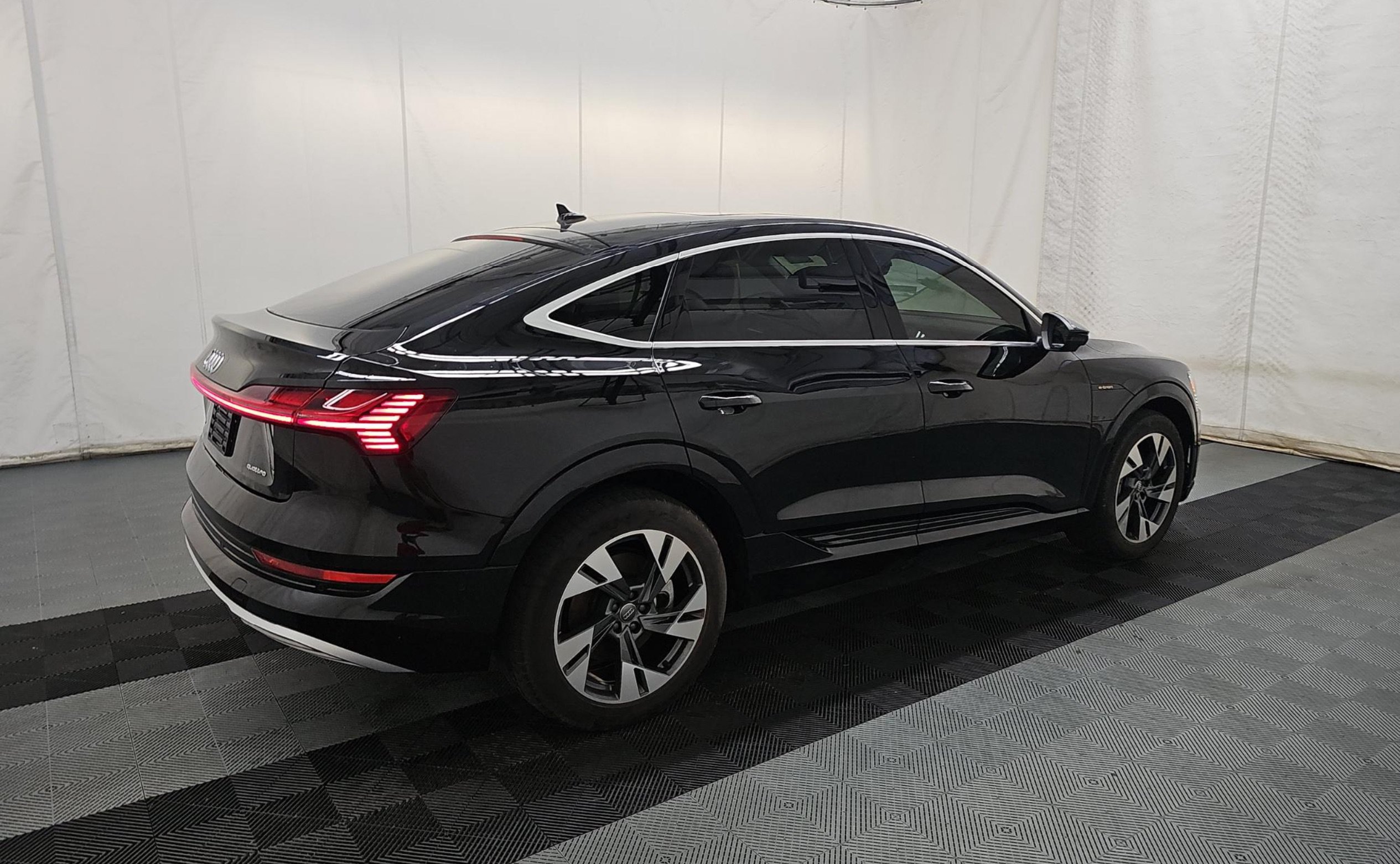 Used 2020 Audi e-tron Premium Plus AWD/4WD image 3