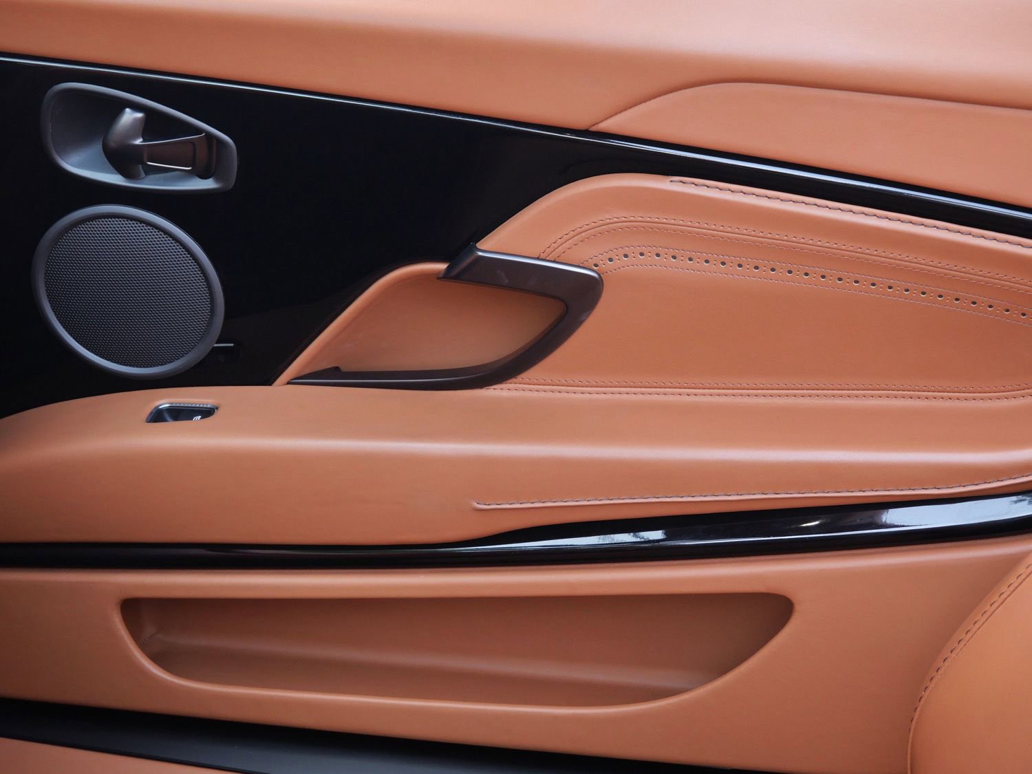 Used 2023 Aston Martin DB11 Volante RWD image 19