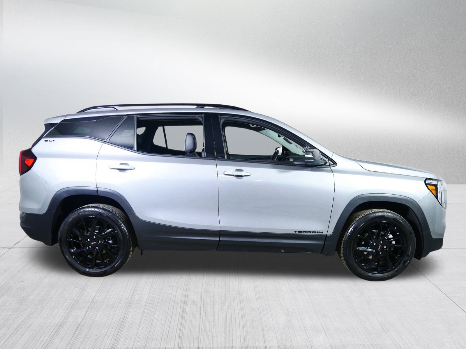 Used 2023 GMC Terrain SLT w/ Elevation Edition image 8