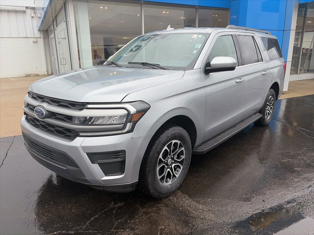 Used 2024 Ford Expedition Max XLT image 3