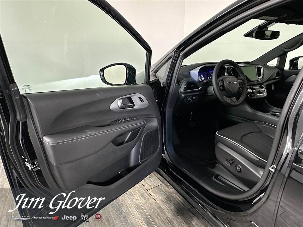 New 2026 Chrysler Pacifica Limited w/ S Appearance Package image 20