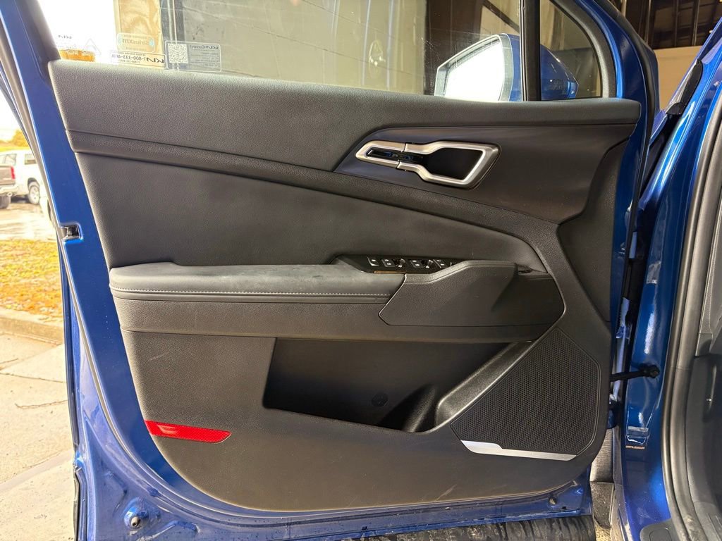 Used 2023 Kia Sportage EX image 18