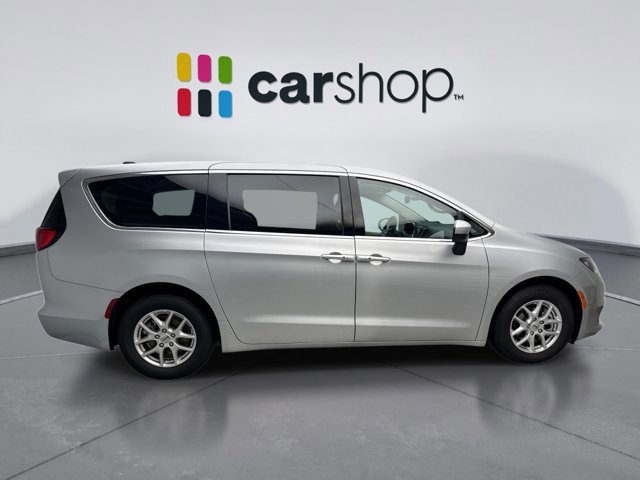 Used 2023 Chrysler Voyager LX image 6