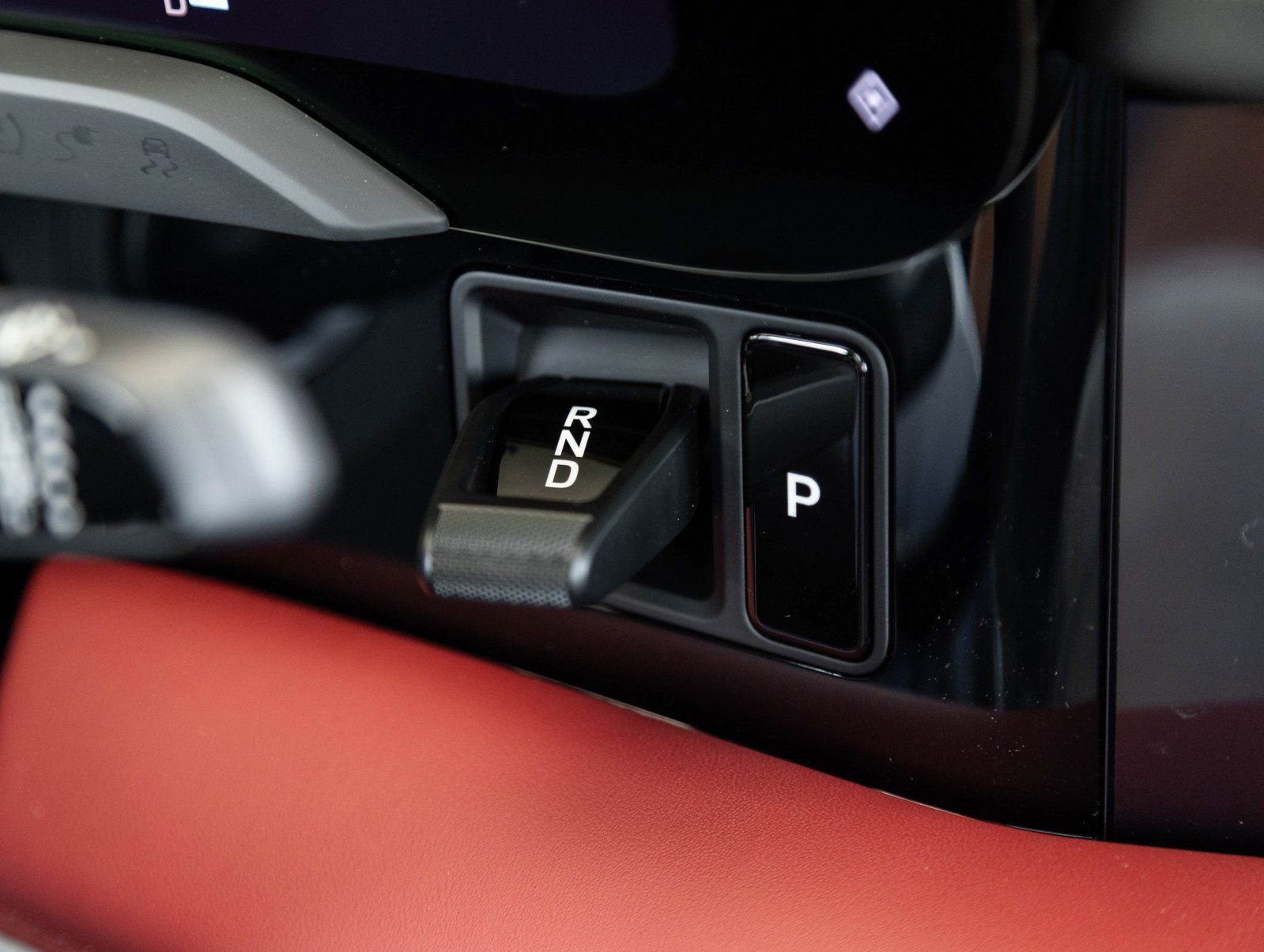 Used 2025 Porsche Taycan GTS image 18