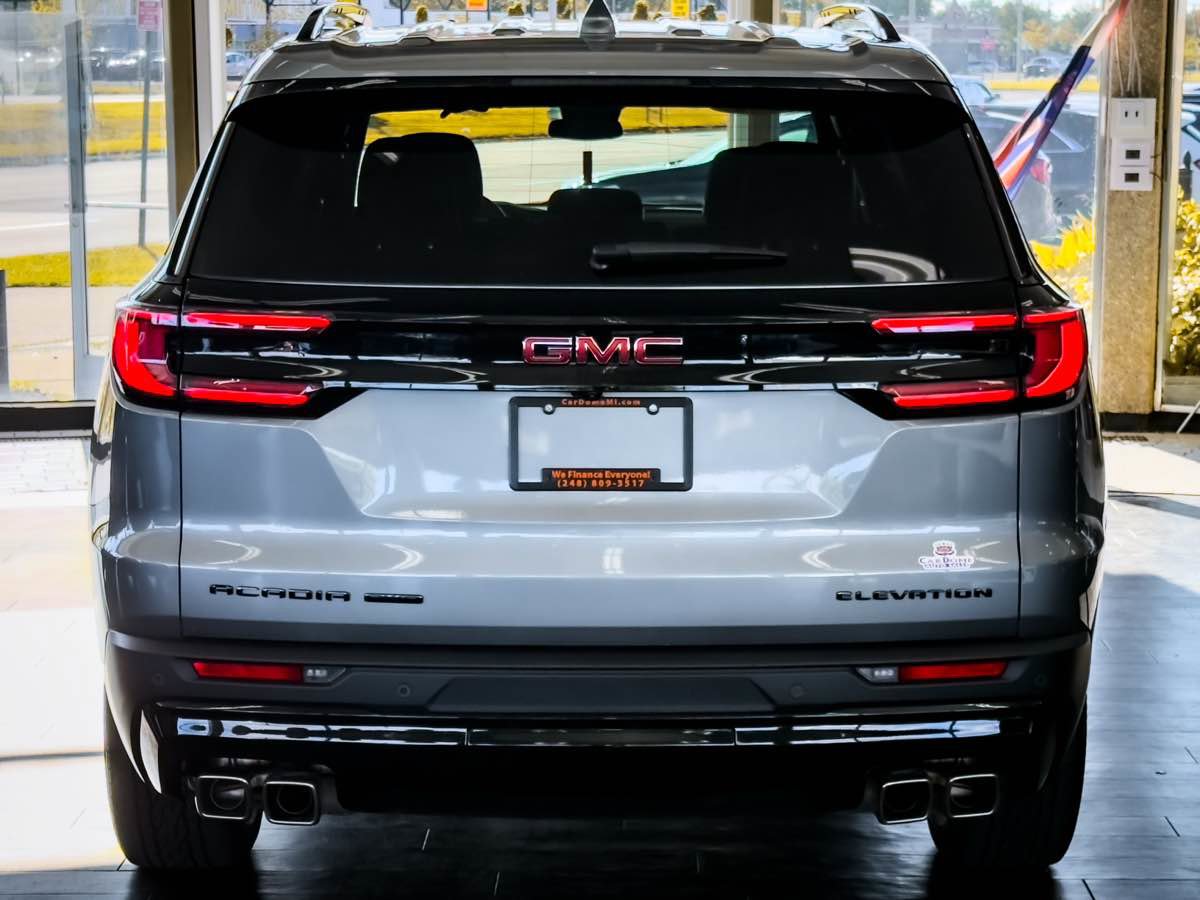 Used 2025 GMC Acadia Elevation w/ Black Edition image 14