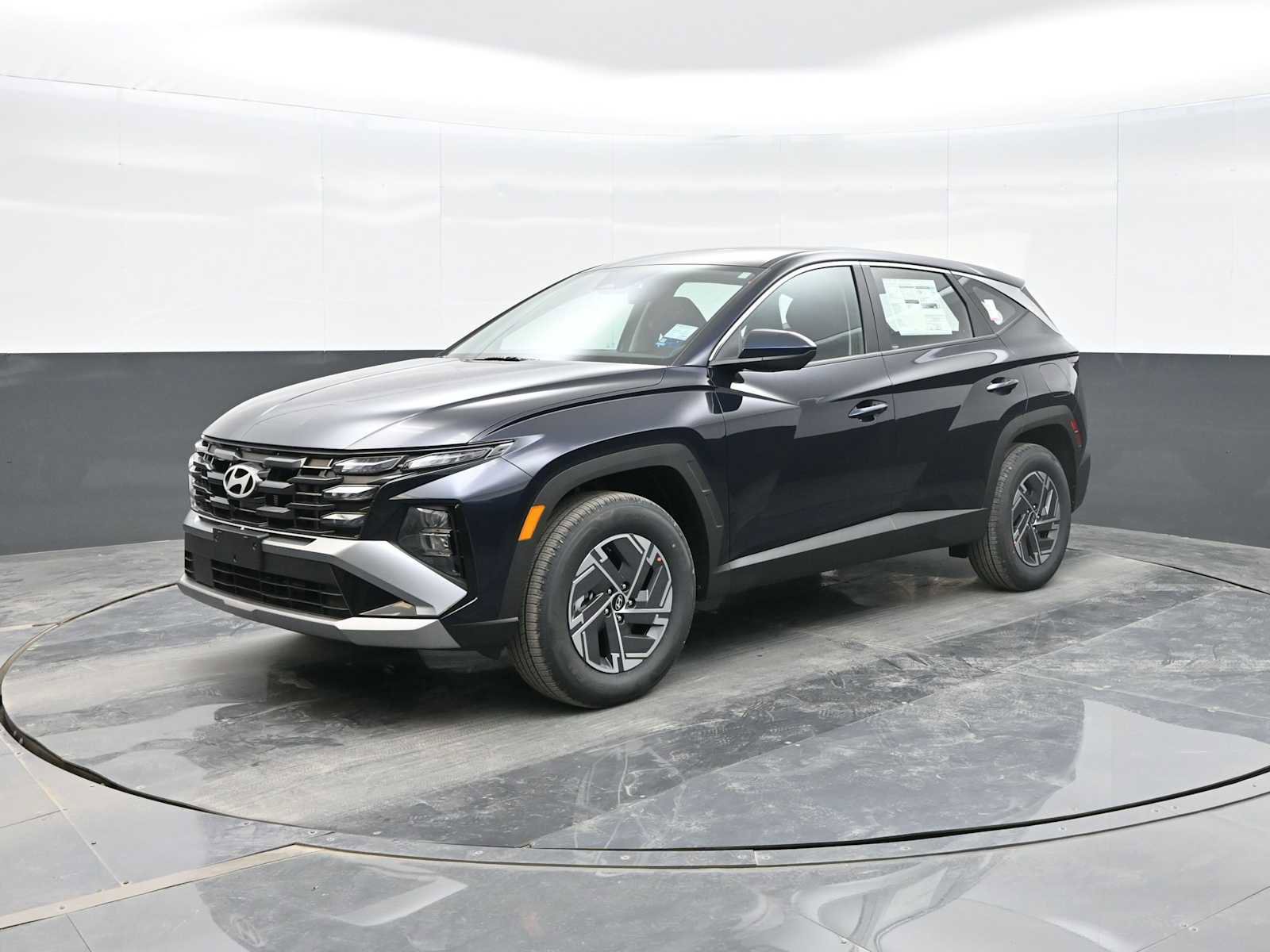 New 2026 Hyundai Tucson Blue SE image 3