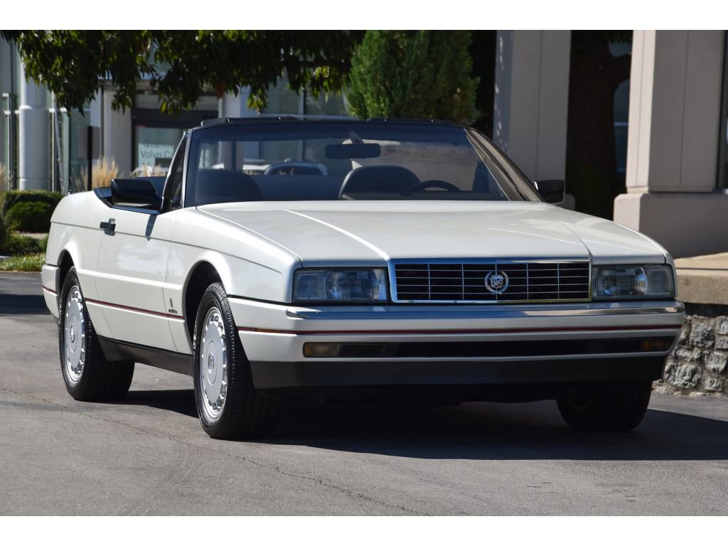 Used 1990 Cadillac Allante image 2